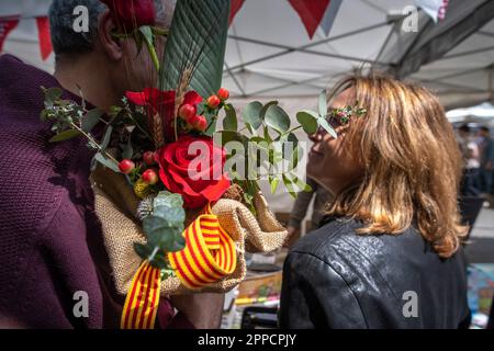 Barcelona, Spain. 23rd Apr, 2023. Red roses are seen during Sant Jordi Day. Catalonia annually celebrates the Day of Sant Jordi on April 23, the traditional book and rose festival. The streets are full of stalls selling books and roses. (Photo by Paco Freire/SOPA Images/Sipa USA) Credit: Sipa USA/Alamy Live News Stock Photo