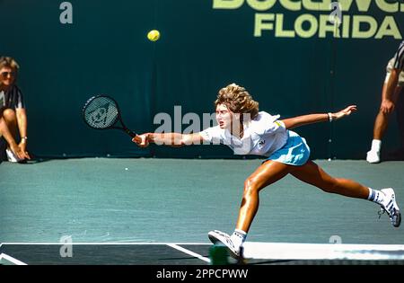 Steffi Graf (GER) competing at the 1986 Lipton International Players Championships Stock Photo