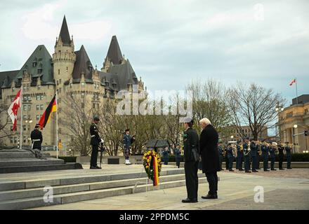 Ottawa, Canada. 23rd Apr, 2023. German President Frank-Walter Steinmeier (r) lays a wreath at the Tomb of the Unknown Soldier at the Confederation Square National War Memorial. The aim of the trip is to strengthen German-Canadian relations in difficult political and economic times. Credit: Britta Pedersen/dpa/Alamy Live News Stock Photo