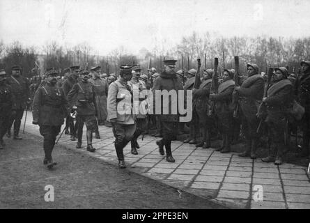 American General Joseph Dickman with French Generals Charles Mangin and Augustein Gérard inspecting troops American soldiers drilling in Coblenz in 1919 in 1919 during the Allied occupation of the Rhineland. After WW1 the Allies occupied the left bank of the Rhine for 11 years. Stock Photo