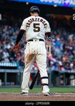 San Francisco Giants' new center fielder Kenny Lofton is