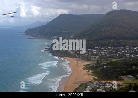 Hang gliding at Bald Hill Stock Photo