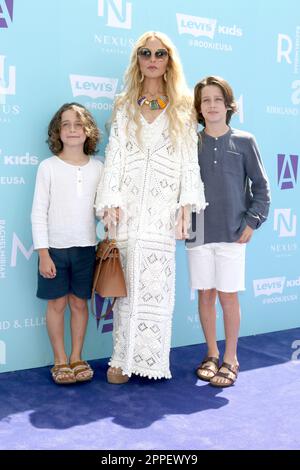 Rachel Zoe and her son Skyler Morrison Berman Rachel Zoe and husband Rodger  Berman take their son Skyler to a duck pond in Stock Photo - Alamy