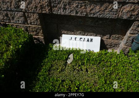 Mission Hills, California, USA 23rd April 2023 Actor James Caan Grave in Mount Jerusalum section at Eden Memorial Park on April 23, 2023 in Mission Hills, California, USA. Photo by Barry King/Alamy Stock Photo Stock Photo