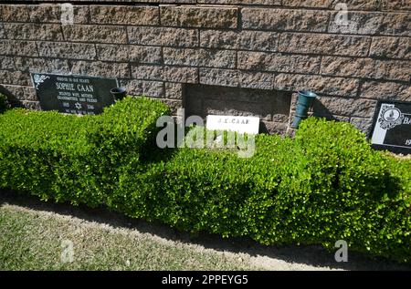 Mission Hills, California, USA 23rd April 2023 Actor James Caan Grave in Mount Jerusalum section at Eden Memorial Park on April 23, 2023 in Mission Hills, California, USA. Photo by Barry King/Alamy Stock Photo Stock Photo