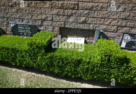 Mission Hills, California, USA 23rd April 2023 Actor James Caan Grave in Mount Jerusalum section at Eden Memorial Park on April 23, 2023 in Mission Hills, California, USA. Photo by Barry King/Alamy Stock Photo Stock Photo