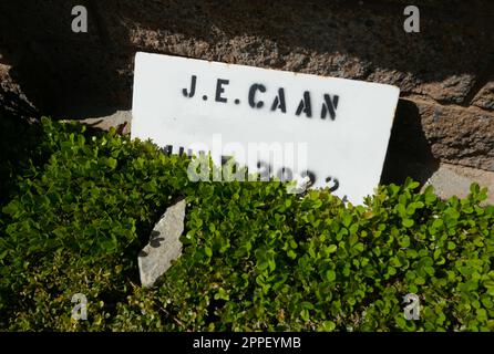 Mission Hills, California, USA 23rd April 2023 Actor James Caan Grave in Mount Jerusalum section at Eden Memorial Park on April 23, 2023 in Mission Hills, California, USA. Photo by Barry King/Alamy Stock Photo Stock Photo