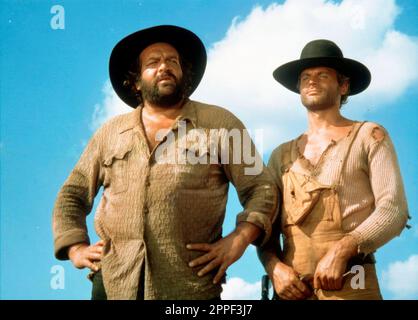 BUD SPENCER and TERENCE HILL in THEY CALL ME TRINITY (1970) -Original title: LO CHIAMAVANO TRINITA...-, directed by ENZO BARBONI. Credit: WEST FILM / Album Stock Photo