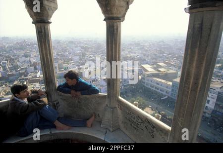 a view from the Minaret of the Jama Masjid Mosque in the city of Old Delhi in India.  India, Delhi, Februar, 1998 Stock Photo