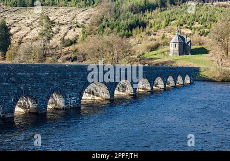 Garreg Ddu Dam and Sunlit Arches at Garreg Ddu Reservoir in the Elan Valley Powys in Mid Wales on a sunny Spring day. Stock Photo