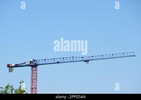 Baukran auf Baustelle in OberÃ¶sterreich Ã–sterreich, Europa - Construction crane on construction site in Upper Austria Stock Photo