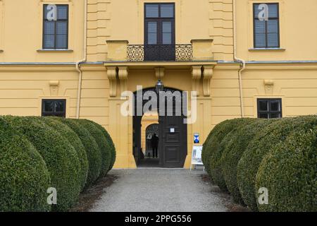 Schloss Eckartsau in NiederÃ¶sterreich - Eckartsau Castle in Lower Austria Stock Photo
