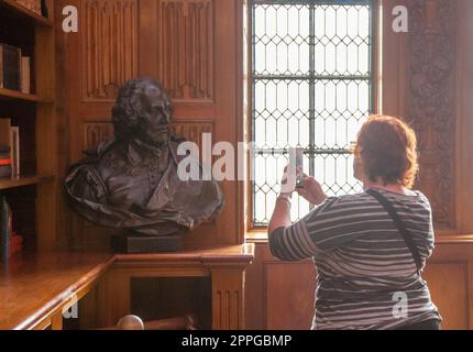 Sydney, Australia. 24th Apr, 2023. A visitor takes photos at the Shakespeare Room inside the State Library of New South Wales in Sydney, Australia, on April 24, 2023. As the oldest library in Australia, the State Library of New South Wales (NSW) on Monday started opening Shakespeare Room seven days a week to the public for the first time in its history. Welcoming visitors in a social media post, the NSW State Library said that the Tudor-style room, opened in the early 1940s, was built to commemorate the 300th anniversary of Shakespeare's death. Credit: Xinhua/Alamy Live News Stock Photo