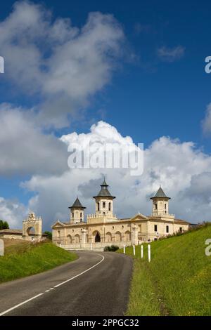 Vineyards with Chateau Cos d'Estournel, Bordeaux, Aquitaine, France Stock Photo