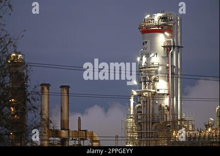 OMV refinery in Schwechat at night Stock Photo