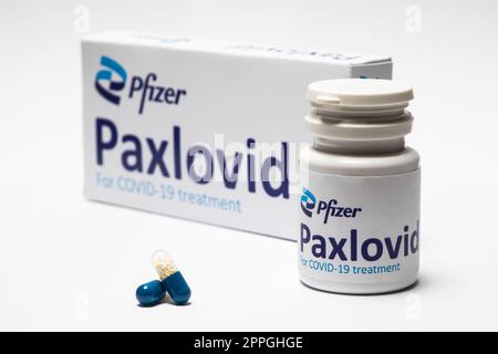 Oral antiviral drug pill Paxlovid developped by Pfizer Stock Photo