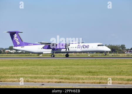 Amsterdam Airport Schiphol - De Havilland Canada Dash 8-400 of flybe lands Stock Photo