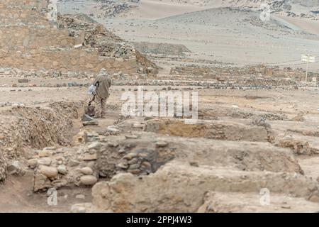 digging up the remains of an old civilization in the desert Stock Photo