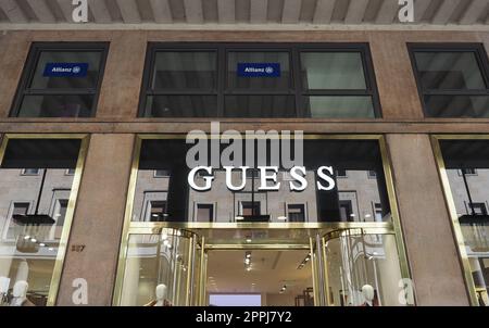 Guess shopfront hi res stock photography and images Alamy