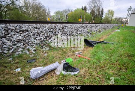 24 April 2023, Lower Saxony, Neustadt am Rübenberge: Debris from a car and a shoe lie at the railroad crossing where a car was hit by a train on Sunday morning. After the fatal accident in the Hanover region, the police are doing everything they can to clarify the cause. In the accident, three young people had died early Sunday morning (23.04.2023) when their car was hit by a regional train on the level crossing. According to police, they had driven onto the level crossing despite the fact that the half-barriers were closed. Photo: Julian Stratenschulte/dpa Stock Photo