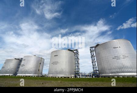 Peez, Germany. 24th Apr, 2023. View of a tank from Yaha at the Peez chemical tank farm. The Norwegian chemical, fertilizer and industrial gas group Yara and the Leipzig-based gas importer VNG want to cooperate in Rostock in the establishment and expansion of an infrastructure for climate-friendly ammonia and hydrogen, respectively. The two companies plan to sign a letter of intent to this effect on Monday (2 p.m.) at a ceremony at the Yara site in Poppendorf near Rostock. Credit: Frank Hormann/dpa/Alamy Live News Stock Photo