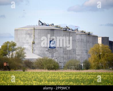 Peez, Germany. 24th Apr, 2023. View of a tank from Yaha at the Peez chemical tank farm. Today marks the start of a strategic cooperation between VNG Ag and Yara GmbH & Co. KG Zwei to establish and expand a joint infrastructure for climate-friendly ammonia and hydrogen production in Rostock. Credit: Frank Hormann/dpa/Alamy Live News Stock Photo