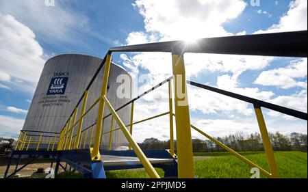 Peez, Germany. 24th Apr, 2023. View of a tank from Yaha at the Peez chemical tank farm. The Norwegian chemical, fertilizer and industrial gas group Yara and the Leipzig-based gas importer VNG want to cooperate in Rostock in the establishment and expansion of an infrastructure for climate-friendly ammonia and hydrogen, respectively. The two companies plan to sign a letter of intent to this effect on Monday (2 p.m.) at a ceremony at the Yara site in Poppendorf near Rostock. Credit: Frank Hormann/dpa/Alamy Live News Stock Photo