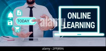 Writing displaying text Online Learning. Word Written on Larning with the assistance of the Internet and a computer Stock Photo