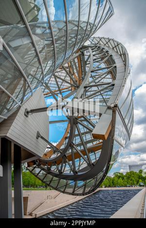 The modern Louis Vuitton Foundation building in Paris Stock Photo