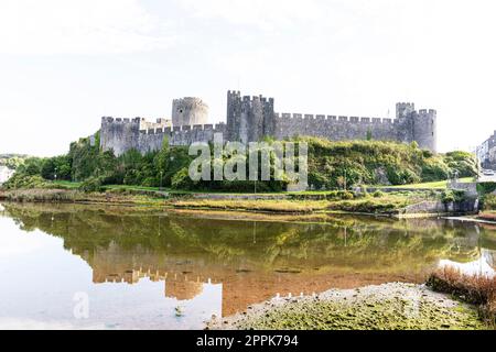 Pembroke Castle (Welsh: Castell Penfro) is a medieval castle in the centre of Pembroke, Pembrokeshire in Wales. wales,pembrokeshire,pembroke castle Stock Photo