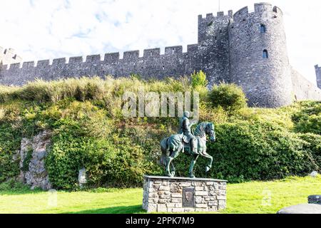 Pembroke Castle (Welsh: Castell Penfro) is a medieval castle in the centre of Pembroke, Pembrokeshire in Wales. wales,pembrokeshire,pembroke castle Stock Photo