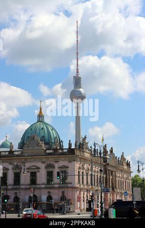 Deutsches Historisches Museum, dahinter Berliner Dom und Fernsehturm Stock Photo