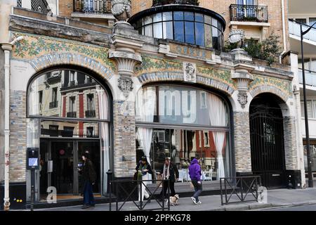 Art Nouveau Façade of Restaurant BON - Rue de la Pompe - Paris - France Stock Photo