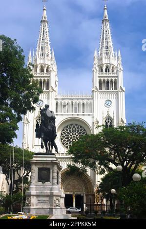 Metropolitan Cathedral, Bolivar park and Monument of Simon Bolivar, Guayaquil, Guayas Province, Ecuador Stock Photo