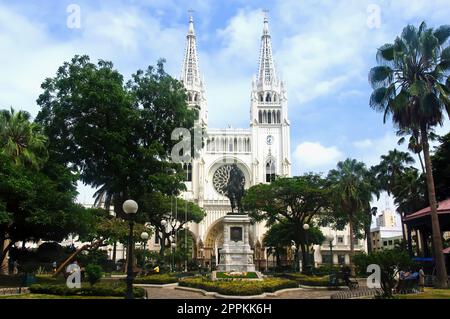 Metropolitan Cathedral, Bolivar park and Monument of Simon Bolivar, Guayaquil, Guayas Province, Ecuador Stock Photo