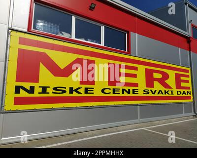 MERE discounter chain stores, Ruma, Serbia, April 15, 2022. Inscription - Low prices every day. Facade of the supermarket with logo and brand MERE. Food and household goods at cheap prices Stock Photo
