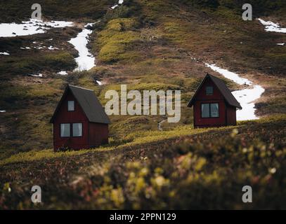 Hatcher Pass Lodge, Alaska, Beautiful holiday destination. Red cabins near Anchorage. Stock Photo