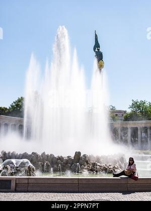 VIENNA, AUSTRIA - AUGUST 29: The Hochstrahlbrunnen fountain and the Soviet War Memorial at the Schwarzenbergplatz in Vienna, Austria on August 29 Stock Photo