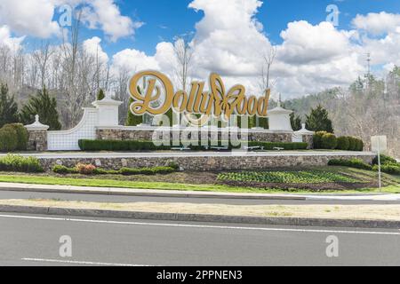 Pigeon Forge, TN - March 2022: Dollywood sign near the entrance to the theme park in Pigeon Forge, TN. Stock Photo