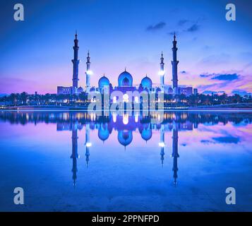 WAHAAT AL KARAMA, GRAND MOSQUE, ABU DHABI, ART, ISLAM ABUDHABI TOURIEST , EID MUBARAK, PEACEFULL, MIDDLE EAST, DOME Stock Photo