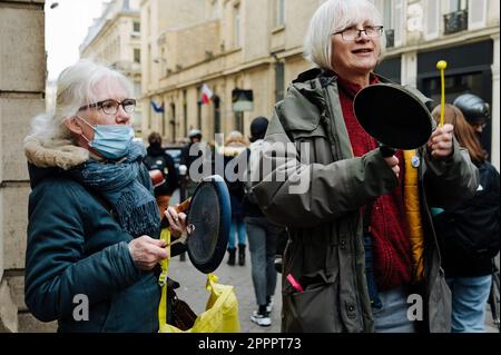 Paris, France. 24th Apr, 2023. Jan Schmidt-Whitley/Le Pictorium - Pots and pans in front of the theatre of the Moliere 2024 ceremony and rally in Place de l'Hotel de Ville - 24/04/2023 - France/Paris/Paris - A few dozen demonstrators gathered in front of the Theatre of Paris where the Moliere ceremony is taking place this evening. They then joined another rally at the Place de l'Hotel de Ville in Paris before moving on to the Gare de Lyon. Credit: LE PICTORIUM/Alamy Live News Stock Photo