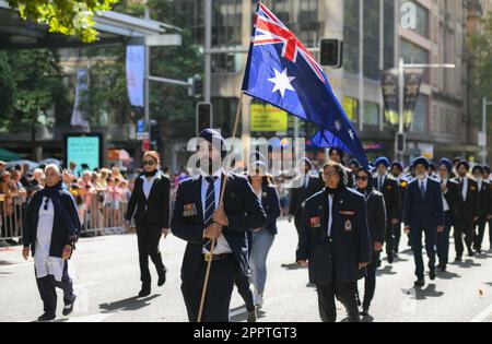 Sydney, Australia. 25th Apr, 2023. ANZAC Day parade on April 25, 2023 in Sydney, Australia. Anzac Day is a national holiday in Australia, traditionally marked by a dawn service held during the time of the original Gallipoli landing and commemorated with ceremonies and parades throughout the day. Anzac Day commemorates the day the Australian and New Zealand Army Corp (ANZAC) landed on the shores of Gallipoli on April 25, 1915, during World War I. (Photo by Izhar Khan) Credit: Izhar Ahmed Khan/Alamy Live News/Alamy Live News Stock Photo