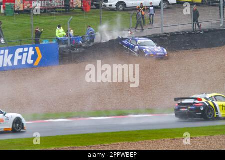 BTCC 2023, TOCA, Porsche Sprint Challenge Great Britain Donington Park Circuit, Porsche flying off the circuit and crashing into the barrier Stock Photo