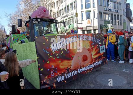 Float 94 - Die Meenzer Drecksäck' e.V Dirtbags scrap. - Fastnacht carnival 2023 - Mainz city centre, Rhineland-Palatinate, Germany Stock Photo