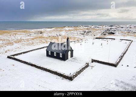 The old wooden parish church Búðakirkja / Budakirkja near Búðir / Budir in winter on the Snæfellsnes Peninsula, Western Region / Vesturland, Iceland Stock Photo