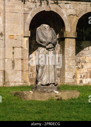 Dante, headless marble statue in Crystal Palace Park. First recorded in the park in 1864. Long shot of full length figure framed by classical arch. Stock Photo