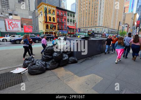 Rat proof containers approved under New York City's Clean Curbs program ...