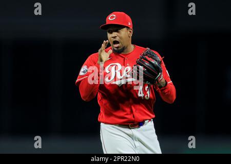 Cincinnati Reds' Alexis Diaz slaps his glove as he walks to the