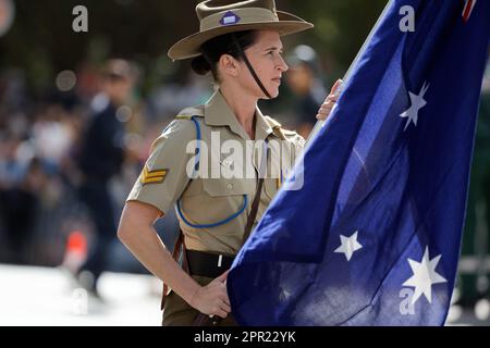 Sydney, Australia. 25th Apr, 2023. War veterans, defence personnel, war widows and descendants make their way down Elizabeth street during the ANZAC Day parade on April 25, 2023 in Sydney, Australia. This year's ANZAC day March comes 108 years to the day since Australia and New Zealand troops landed at Gallipoli to start the campaign Credit: IOIO IMAGES/Alamy Live News Stock Photo