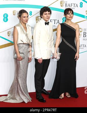 Photo Must Be Credited ©Alpha Press 085001 19/02/2023  Sally Bretton Dylan Llewellyn and Zahra Ahmadi EE Bafta British Academy Film Awards 2023 Arrivals At The Royal Festival Hall In London Stock Photo